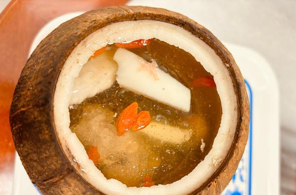 椰香浓郁，鲜美可口——原只椰子炖塘鲺的做法（传统美食再现，尝鲜一定不容错过）-第3张图片-美味行家