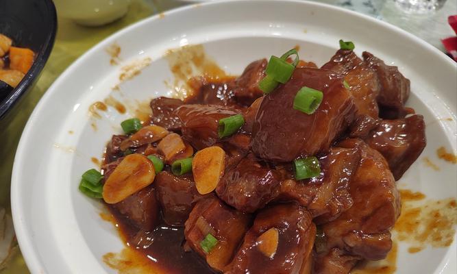 鲜香入味，三鲜焖子的做法（口感细腻，原汁原味的家常味道）-第1张图片-美味行家
