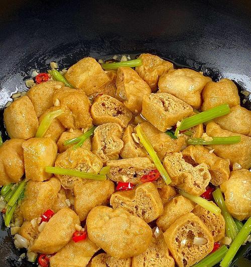 鲜香入味，三鲜焖子的做法（口感细腻，原汁原味的家常味道）-第2张图片-美味行家