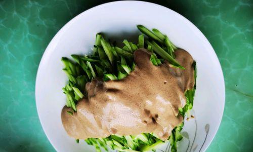 芝麻酱拌黄瓜的制作方法（健康美味的清凉夏日必备）-第1张图片-美味行家