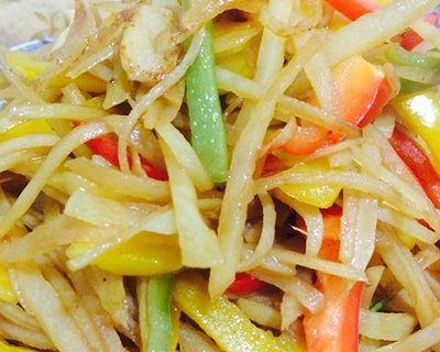 彩椒过油土豆条的做法（简单易学的家常菜谱）-第1张图片-美味行家