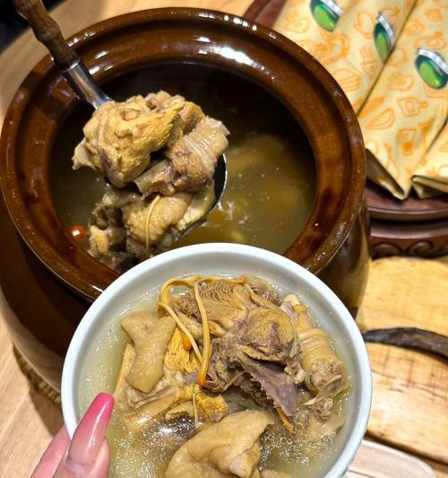以三鲜烫面蒸包为主题的美食制作（手把手教你制作美味三鲜烫面蒸包）-第1张图片-美味行家