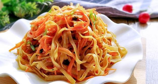 如何制作美味的土豆丝炒胡萝卜丝（简单易学的做法，让你轻松上手）-第3张图片-美味行家