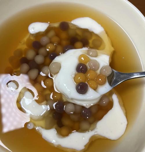 美味芋圆糖水的制作秘方（享受甜蜜滋味的健康饮品）-第1张图片-美味行家