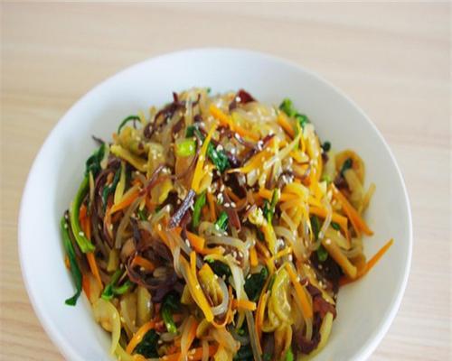 做一道美味的拌杂菜粉丝（简单易学，营养美味，让你轻松享受美食盛宴）-第3张图片-美味行家