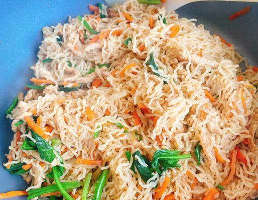 美味肉丝菠菜粉的自制做法（健康美食）-第2张图片-美味行家
