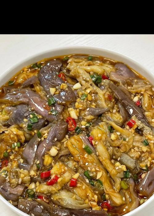 蒜香蒸茄条的制作方法（健康美味的家常菜肴，让味蕾尽情享受）-第3张图片-美味行家