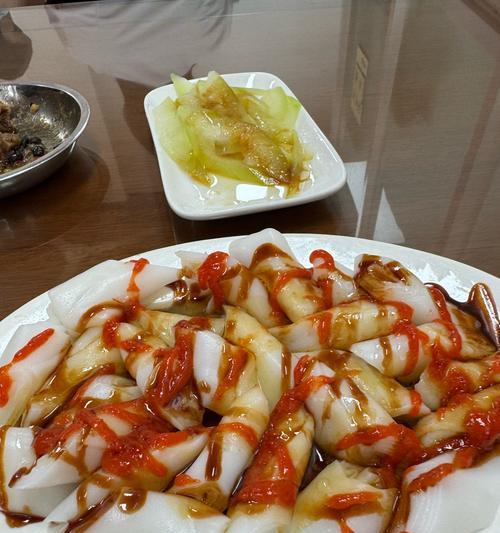 猪肉肠粉的制作方法与技巧（用心制作，让口感更佳）-第3张图片-美味行家