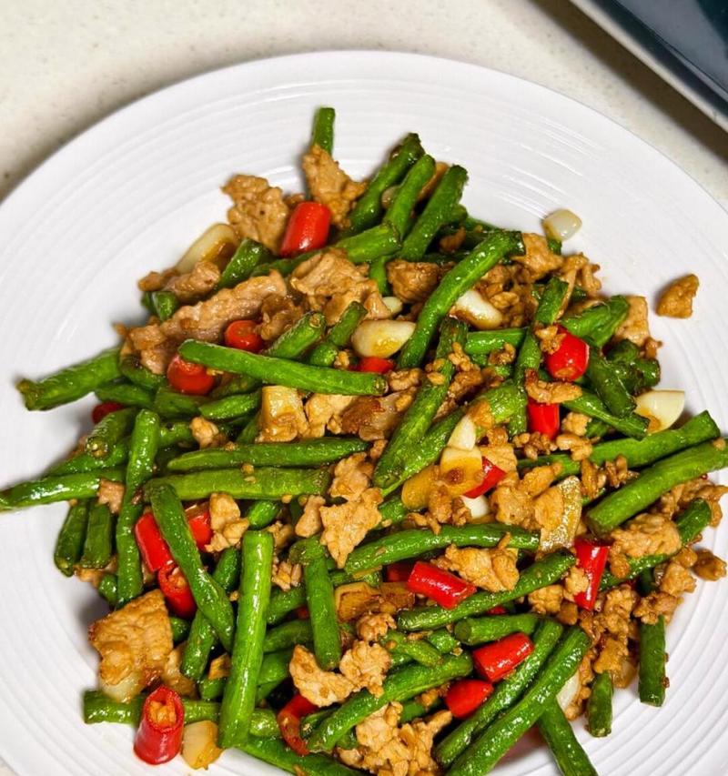 美食家的私房菜——肉末炒豆角（豆角与肉末的完美搭配，健康美味从这里开始）-第1张图片-美味行家