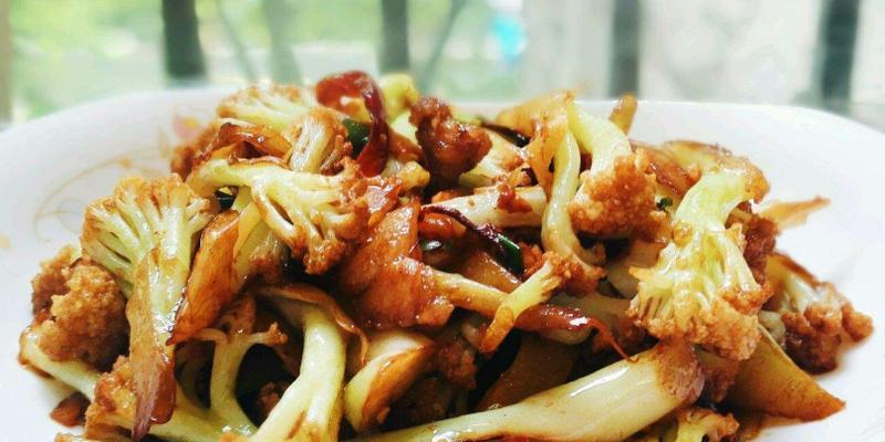 美味酥肉炒花菜做法（家常做法教你轻松炒出花菜鲜美佳肴）-第3张图片-美味行家