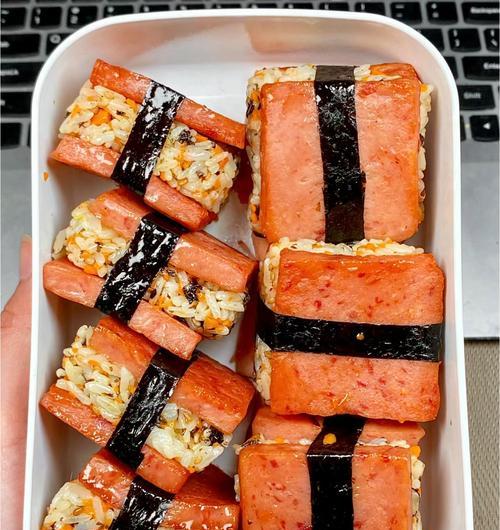 午餐肉饭团的制作方法（健康又美味的午餐肉饭团教程）-第1张图片-美味行家
