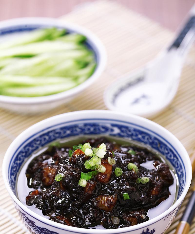 尝鲜云南，炸出别样风味——以云南风味炸酱的做法为主题（家庭厨艺必备，香辣可口的云南特色美食。）-第3张图片-美味行家