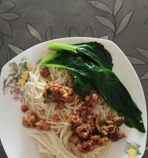 手搓香菇蛋蛋面的制作方法（掌握这一技巧，做出口感独特的香菇蛋蛋面）-第1张图片-美味行家