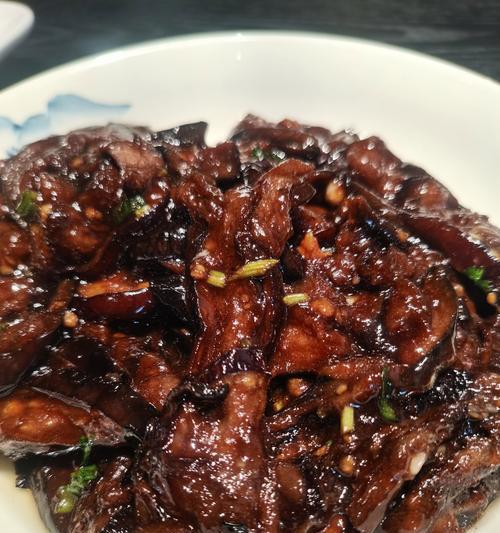 手搓香菇蛋蛋面的制作方法（掌握这一技巧，做出口感独特的香菇蛋蛋面）-第3张图片-美味行家