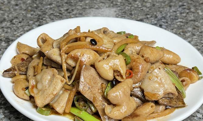 酸菜煮猪杂的家常做法（用酸菜与猪杂，烹制一道美味又营养的家常菜）-第2张图片-美味行家