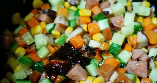 品尝铁板烧什锦，美食之旅开启（用最新鲜的食材，实现各式佳肴的烹制）-第2张图片-美味行家