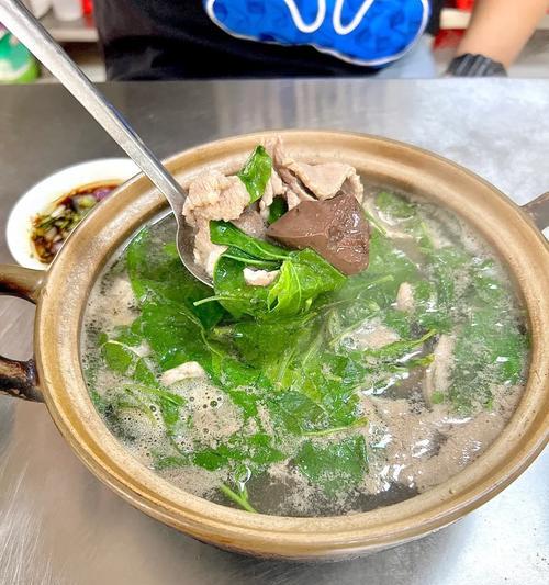 品尝鲜香无比的生地猪舌汤（家常美食，让你回味无穷）-第1张图片-美味行家