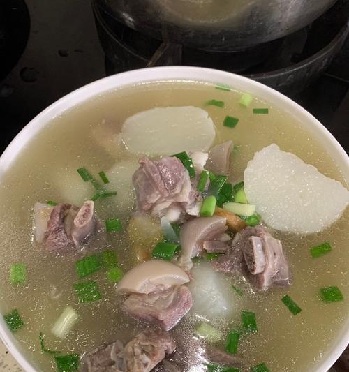 羊肉炖萝卜（营养丰富的养生佳肴）-第3张图片-美味行家