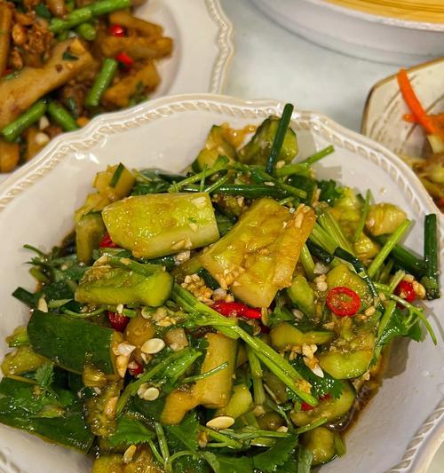 健康美味青瓜瘦肉粥的制作方法（养生美容必备青瓜瘦肉粥的美味口感与简单制作）-第2张图片-美味行家