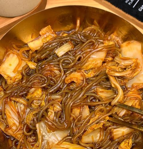 羊排白菜粉丝汤的制作方法（如何烹饪美味营养的羊排白菜粉丝汤）-第2张图片-美味行家