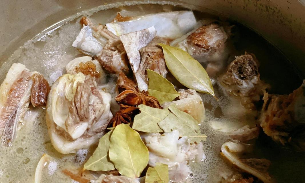 羊排白菜粉丝汤的制作方法（如何烹饪美味营养的羊排白菜粉丝汤）-第3张图片-美味行家