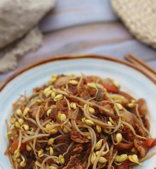 香气四溢的肉烧黄豆芽（用嫩黄豆芽和鲜嫩肉，烧出清爽美味！）-第3张图片-美味行家