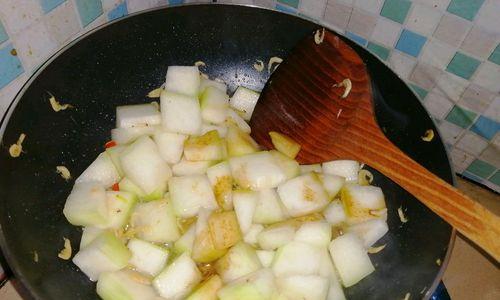 美味鲜香的虾米炆冬瓜（家常下饭佳品，健康清爽好滋味！）-第2张图片-美味行家