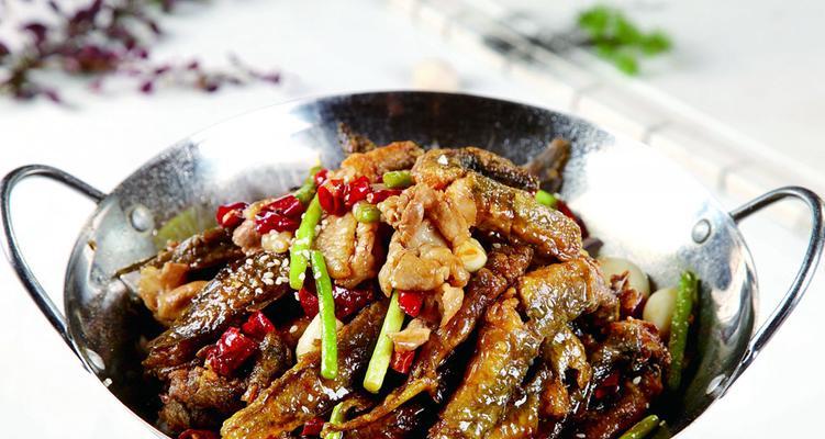 紫苏干煸小泥鳅，美味可口的夏日佳品（清爽美味，越吃越上瘾的健康小吃）-第1张图片-美味行家