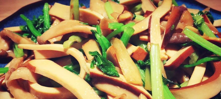 炒鸡蛋干美食大全（美味可口的多种做法，带来不同口感享受）-第1张图片-美味行家