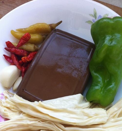 炒鸡蛋干美食大全（美味可口的多种做法，带来不同口感享受）-第3张图片-美味行家