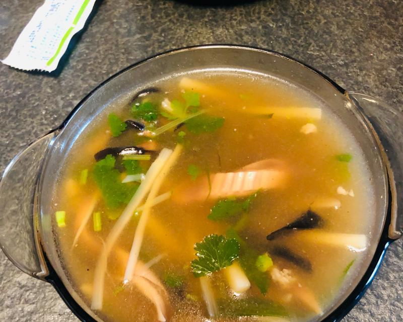 美味营养双收！学会以松柳芽菌笋汤的做法（一碗营养丰富，味道鲜美的松柳芽菌笋汤，让你爱上做饭！）-第2张图片-美味行家