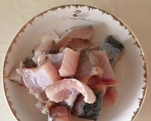 香煎鱼块的做法（一步步教你做出美味香煎鱼块）-第2张图片-美味行家