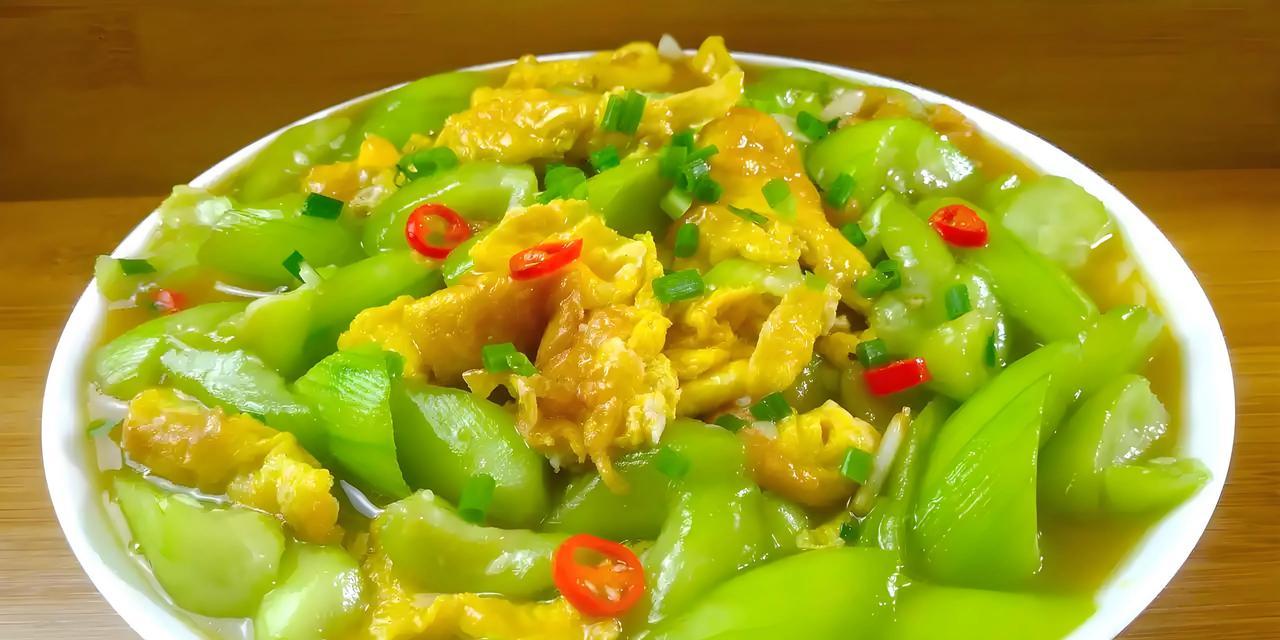 清炒丝瓜，爽口美味（简单易做的清炒丝瓜做法）-第3张图片-美味行家