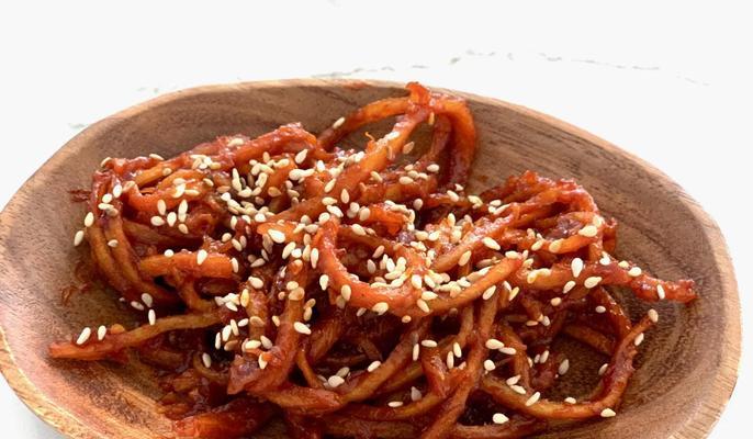 爆炒鱿鱼丝的做法（传统美食的烹饪艺术）-第2张图片-美味行家