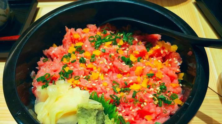以味增青花鱼饭为主的美味做法（轻松学会味增青花鱼饭的制作方法）-第3张图片-美味行家