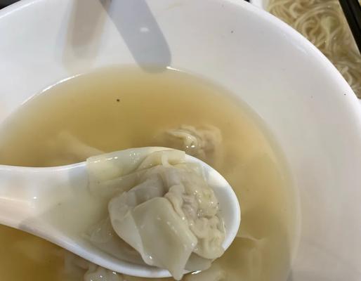 以双肉补钙云吞面，健康又美味（营养丰富的云吞面）-第1张图片-美味行家