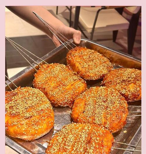 肉末烤饼，美味又简单的家常小吃（用少量食材打造美味的家常小吃）-第1张图片-美味行家