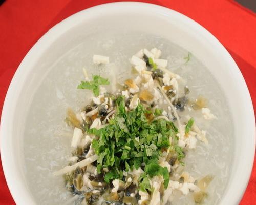 美味芫茜鸡蛋汤的做法（香气扑鼻，清爽可口，自制健康营养，绝不输给外面的餐厅）-第2张图片-美味行家