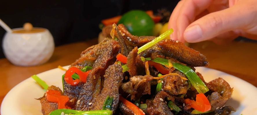 一道美味可口的油爆泥鳅菜谱（口感鲜香，清爽开胃，足不出户也能享受最佳味觉体验）-第1张图片-美味行家