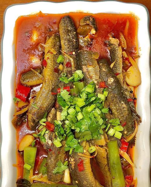 一道美味可口的油爆泥鳅菜谱（口感鲜香，清爽开胃，足不出户也能享受最佳味觉体验）-第2张图片-美味行家