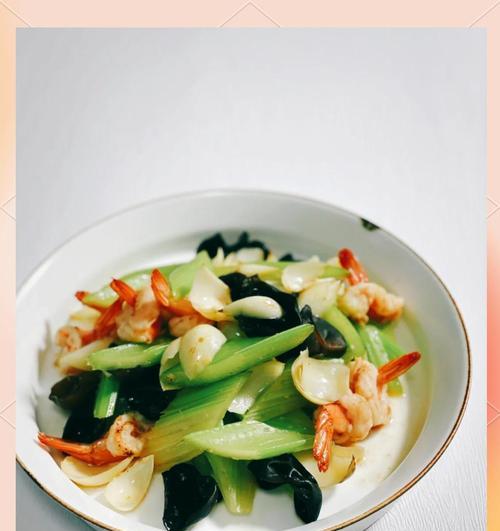 百合炒香芹，清新爽口的营养美食（从选材到烹饪，香气四溢的佳肴秘诀）-第3张图片-美味行家