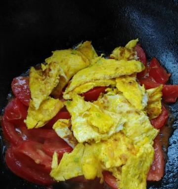 家常菜肉丝西红柿炒鹅蛋（健康美味的餐桌佳品）-第2张图片-美味行家