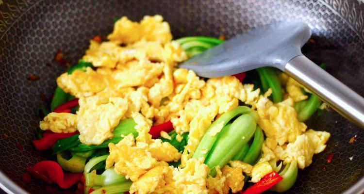 家常菜肉丝西红柿炒鹅蛋（健康美味的餐桌佳品）-第3张图片-美味行家