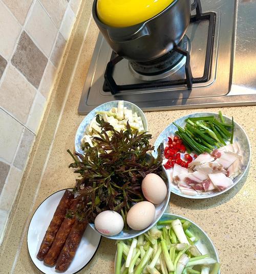 香椿扣肉的做法（家常美味，佐餐首选）-第2张图片-美味行家