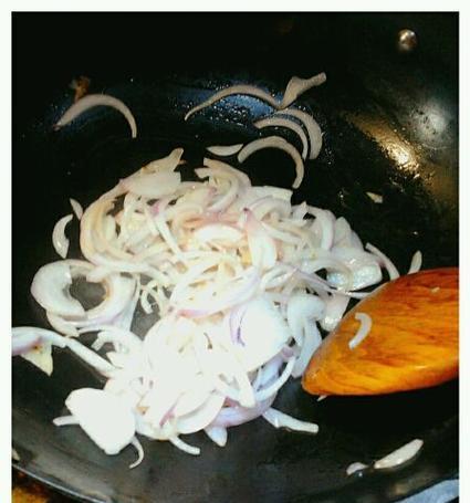 以洋葱青椒炒饼为例，教你做出最美味的炒饼（以洋葱青椒炒饼为例，教你做出最美味的炒饼）-第1张图片-美味行家