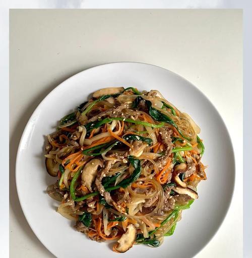 美味营养的菠菜炒粉条（用新鲜的菠菜让粉条更加美味健康）-第1张图片-美味行家