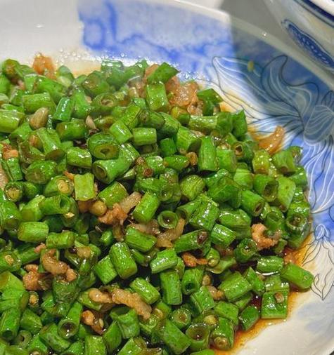青蒜萝卜炒豆干的做法（健康美味，轻松烹饪）-第2张图片-美味行家