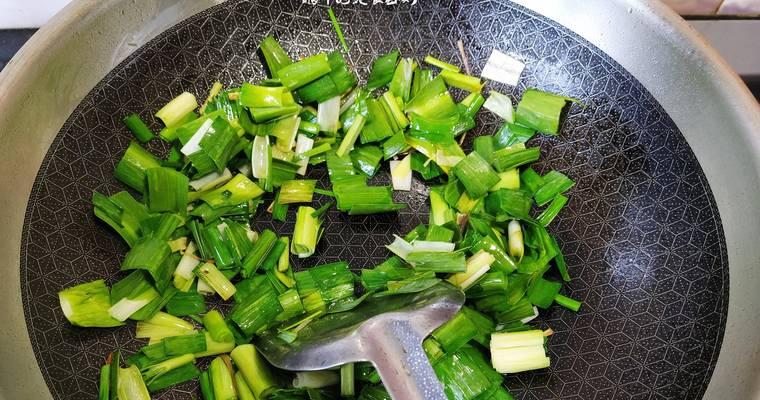 青蒜萝卜炒豆干的做法（健康美味，轻松烹饪）-第1张图片-美味行家
