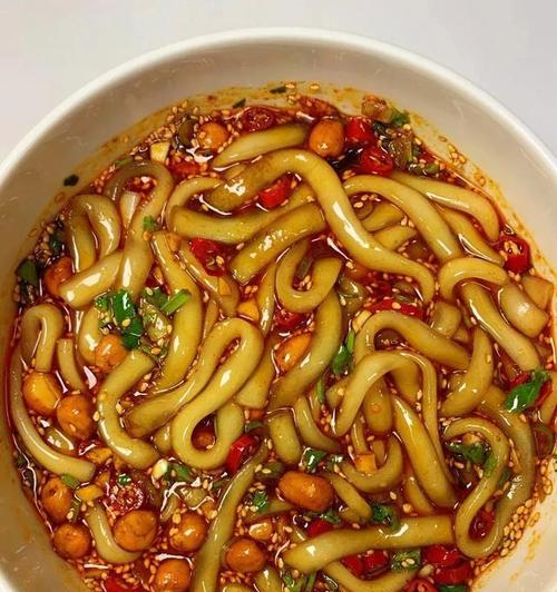 一口香辣土豆粉，吃了上瘾！（自制香辣土豆粉，口感绝佳，让你停不下来！）-第2张图片-美味行家