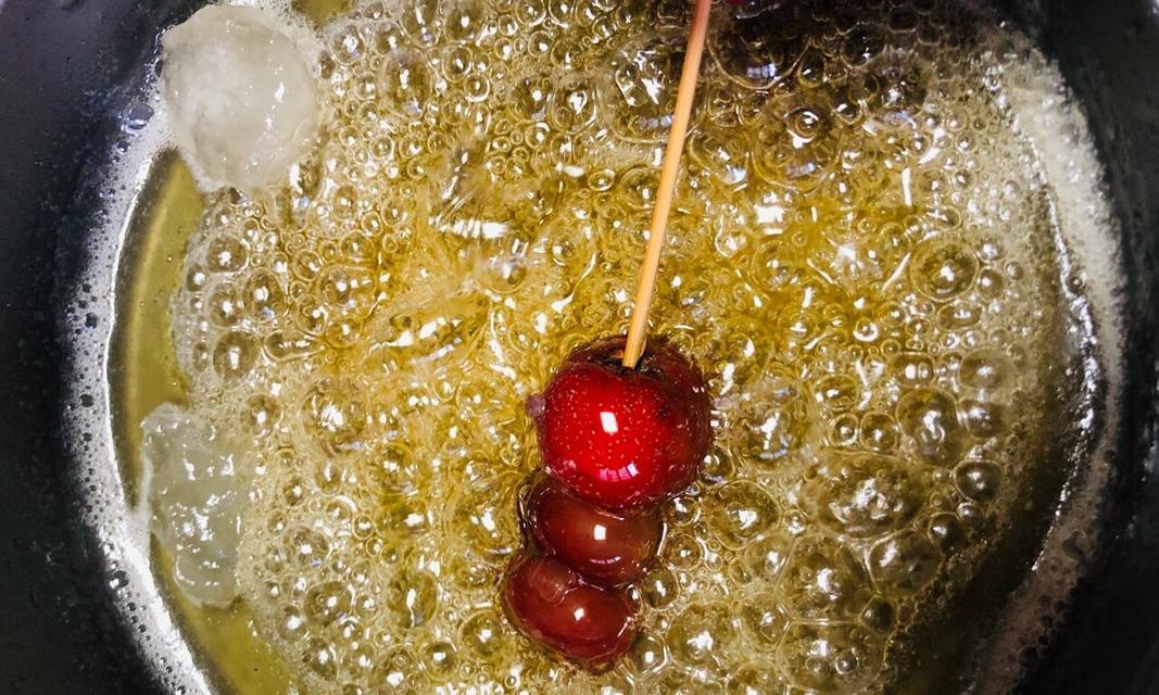 如何制作美味冰糖葫芦（口感独特、简单易学的糖果制作技巧）-第1张图片-美味行家